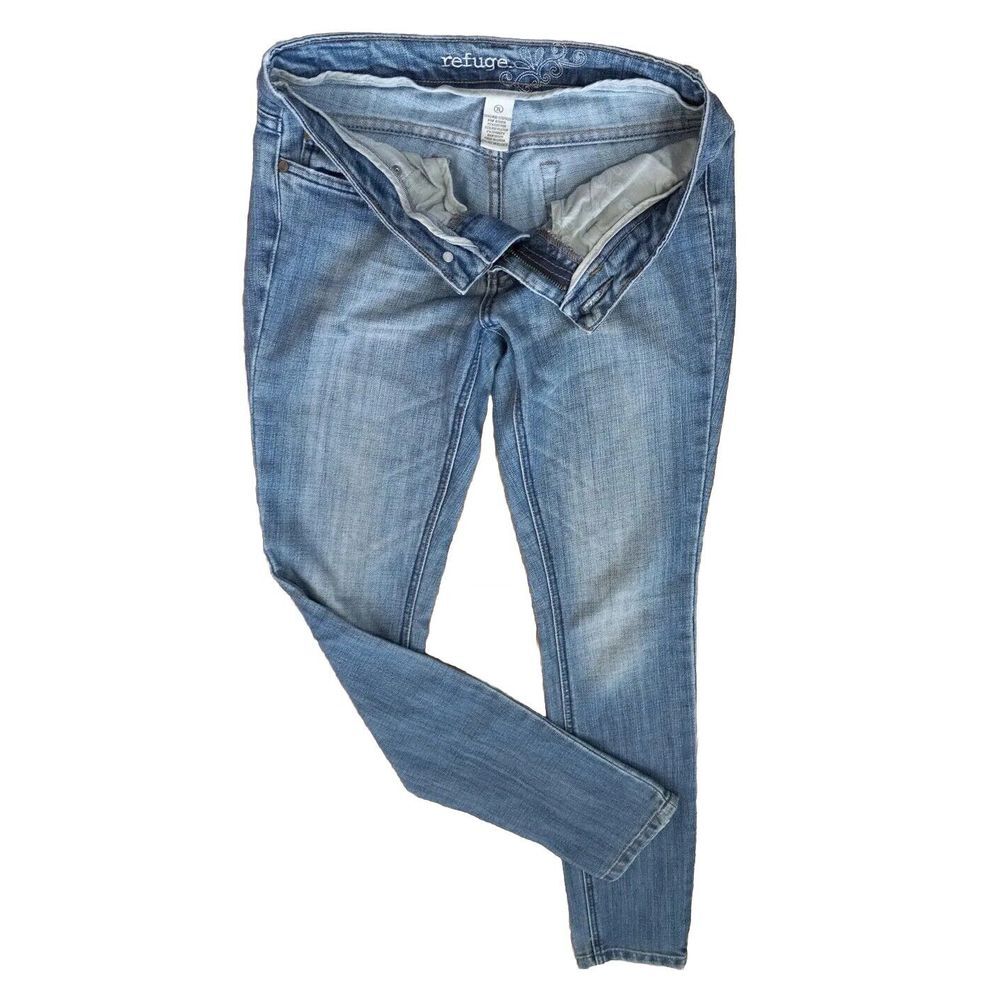 Refuge Women's 7L Denim Embroidered Paisley Boyfriends Jeans Blue Inseam 31in